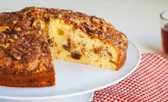 Пирог с грецкими орехами и корицей