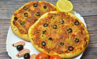Пицца с сыром и морепродуктами