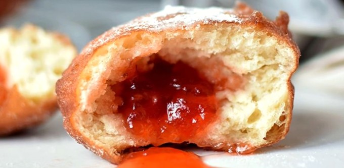 Тесто пончик с повидлом. Советские пончики с повидлом. Пончики из дрожжевого теста с чесноком. Тесто пончик с повидлом. Пирожки пончики.