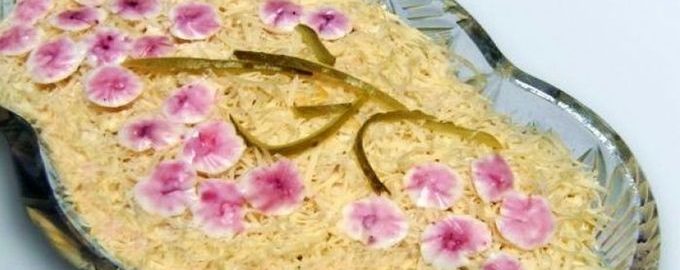 Рецепт салата «Ветка сакуры» из птицы и ананасов