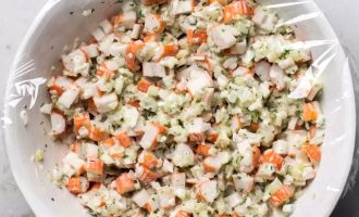 Как приготовить салат из крабовых палочек