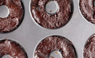 Как приготовить шоколадные пончики