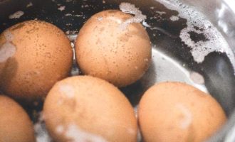 Сколько нужно варить яйца после закипания