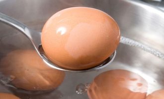 Сколько времени нужно варить яйца вкрутую