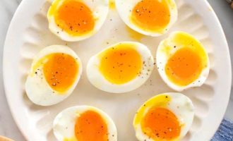 Сколько варить куриные яйца всмятку