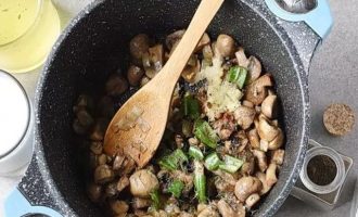 Суп-пюре из грибов с зеленью