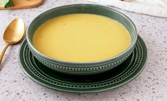 Суп-пюре из лука-порея на овощном бульоне