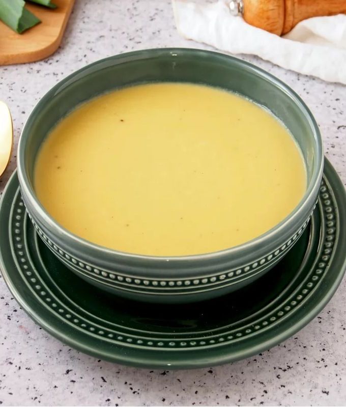 Суп-пюре из лука-порея на овощном бульоне