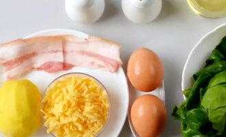 Ингредиенты для сытного завтрака в одной сковороде