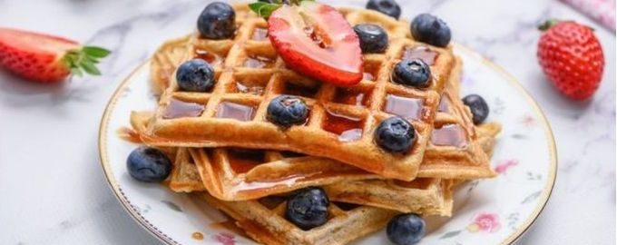 Вафли из цельнозерновой муки в вафельнице