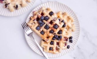 Вафли с черникой