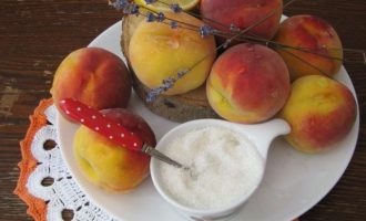 Вначале подготовьте все ингредиенты для варенья из персиков с розмарином. Веточки розмарина можно взять как свежие, так и ранее подсушенные, в любом случае от этого растения веет непревзойденным ароматом.