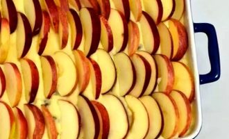 Рецепт домашней яблочной запеканки с изюмом