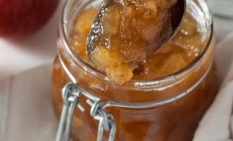 Яблочное варенье с корицей и лимонным соком