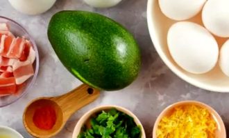Яйца фаршированные авокадо с беконом - ингредиенты