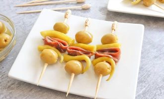 Закуска из перца, анчоусов и оливок