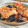 Жареная курица черносливами и кедровыми орехами