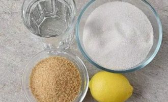 Сахар, вода и лимонный сок - все, что вам нужно, чтобы приготовить этот простой рецепт
